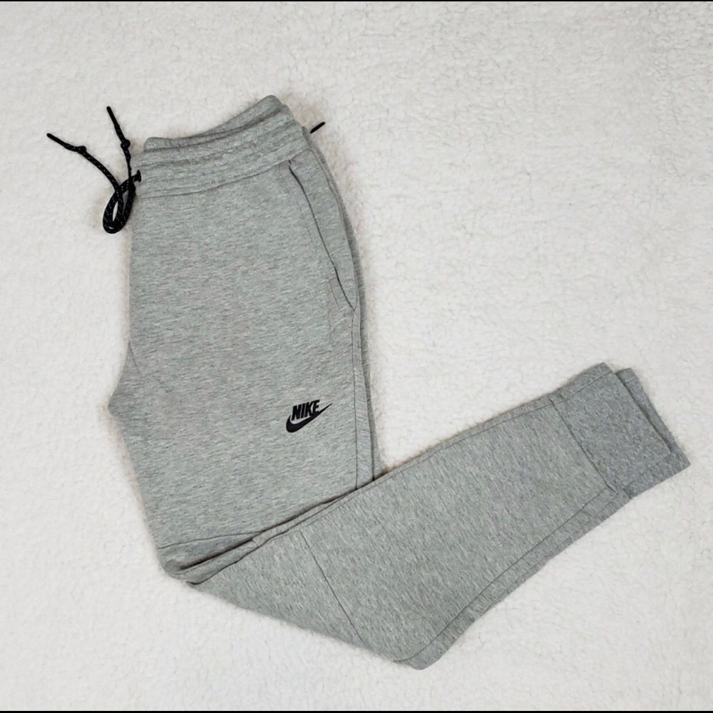 Nike Tech Fleece Pants in heather grey